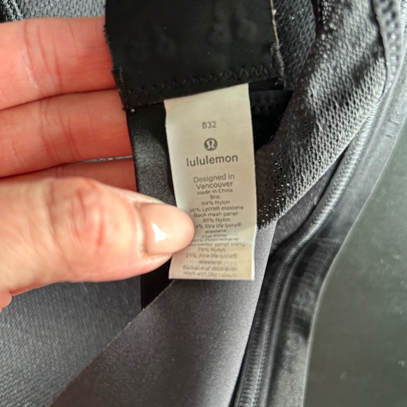 Lululemon all powered up bra - Picture 3 of 4